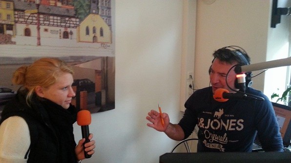 Melanie Gebhardt aus Hof, Weltspitze im Kanufahren, live zu Gast im extra-radio Bürgerstudio.